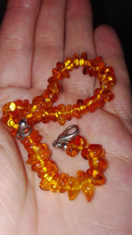 Jantarovy naramok na prerezavanie zubkov,