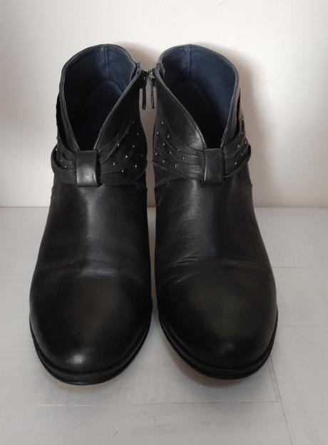 Krásne kožené kotníkové čižmičky, 40