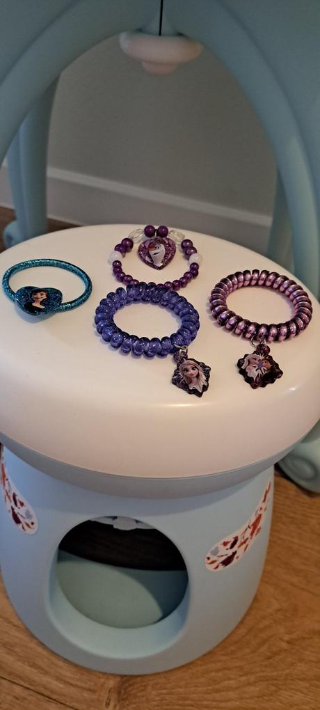 Kozmetický stolík frozen od smoby +doplnky frozen,