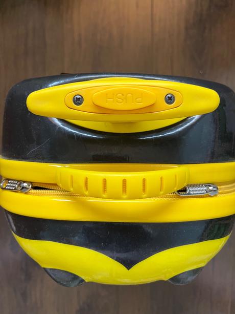 Detsky kufor so svetielkujucimi kolieskami, 