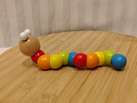Ohybná drevená edukačná húsenica, 18 cm,