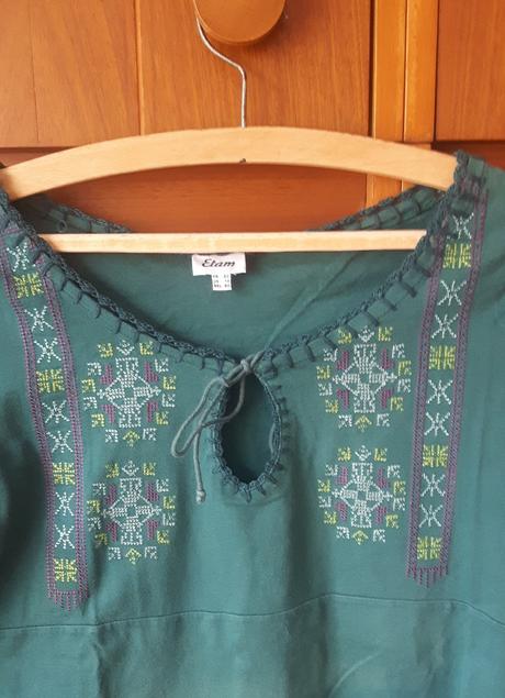 Vyšívané bavlnené tričko s viazaním, m