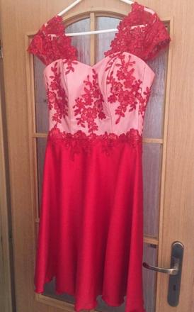 Červené dámske šaty, m