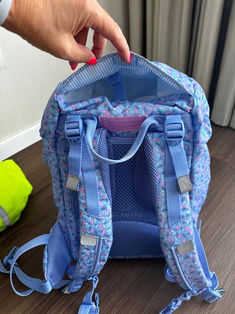 Skolska taska backman s prislusenstvom,