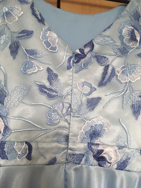 Spoločenské šaty, 42