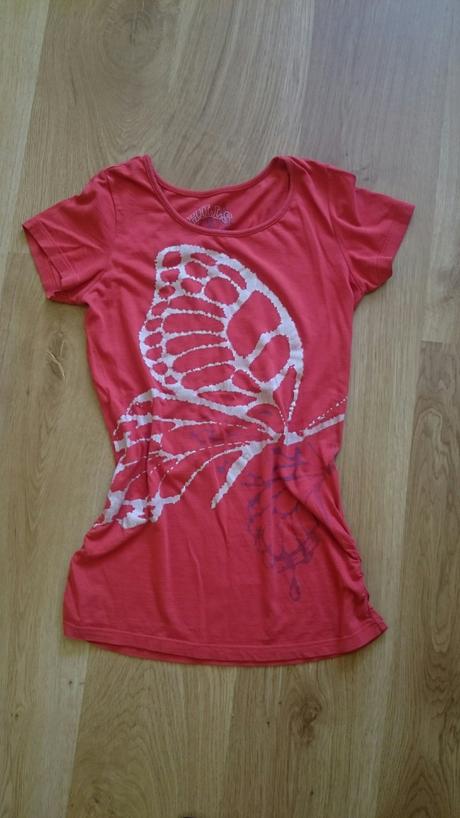 Červené tričko s motýľom, tcm,m