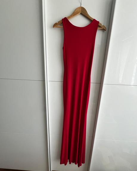 Nové spoločenské šaty s odhaleným chrbtom, xs