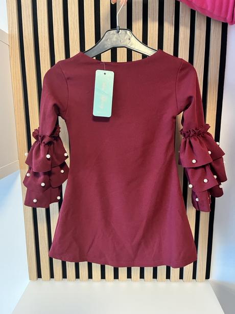 Dievčenské šaty s perlami, 116