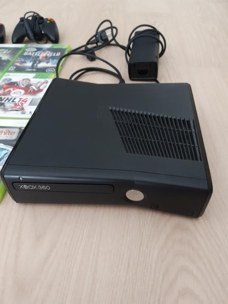 Predám xbox 360 s + hdd + kultové hry + 3 ovládače, 
