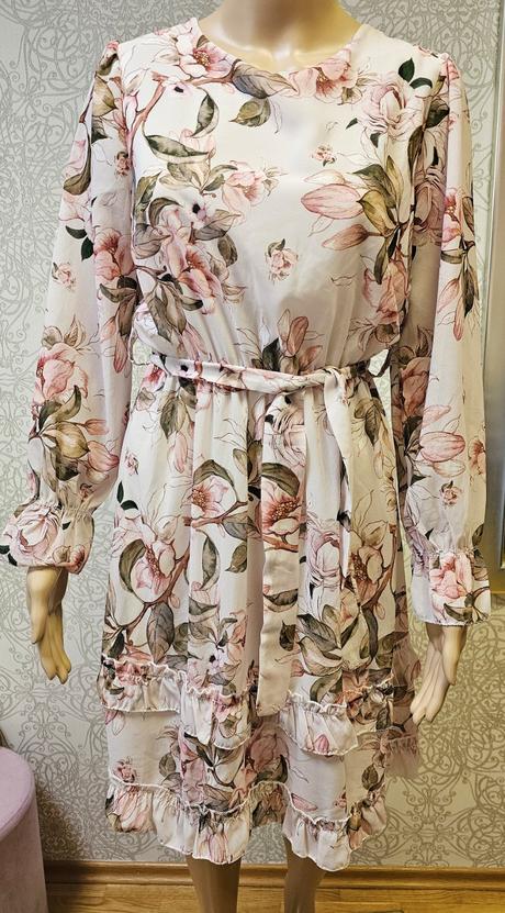 Šaty s volánmi, 38