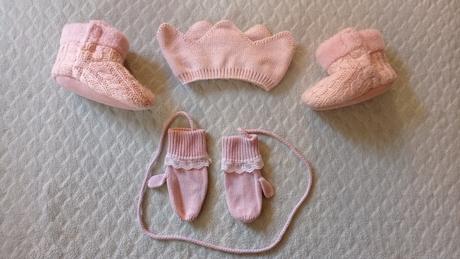 Papuckove čižmičky, korunkova celenka a rukavicky, lupilu,22