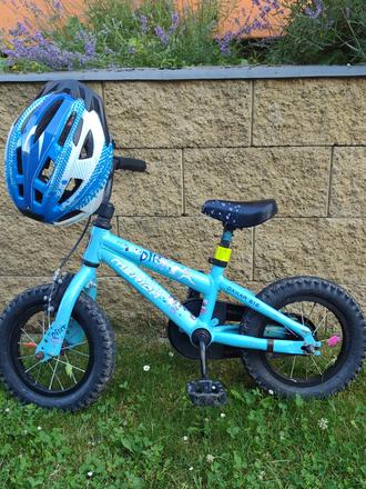 Chlapcensky maly bicykel s prilbou, 12