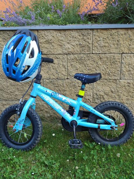 Chlapcensky maly bicykel s prilbou, 12