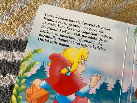 Červená čiapočka s puzzle (2004),