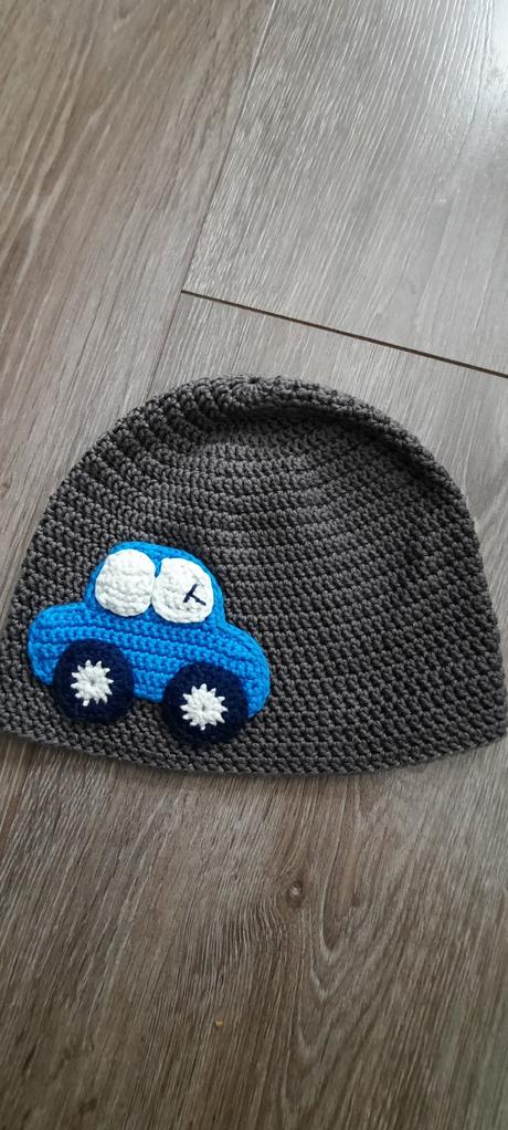 Hackovana ciapka s autickom, 92