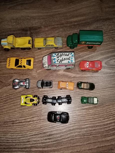 Kovové, plastové autá,