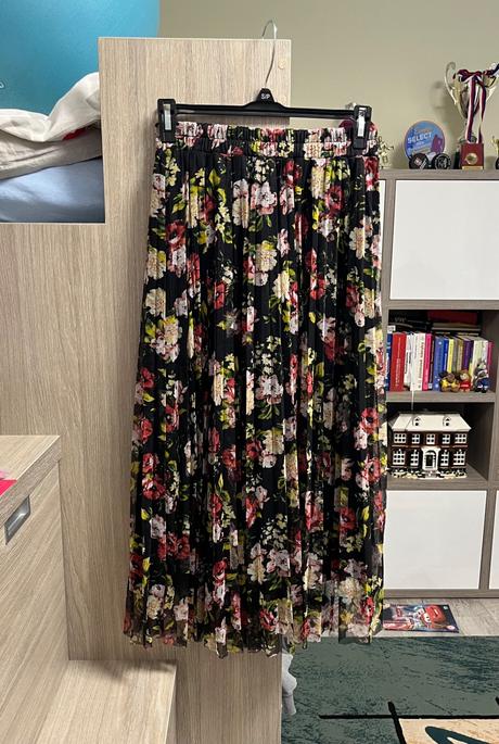 Tylová sukňa s kvietkami, xs