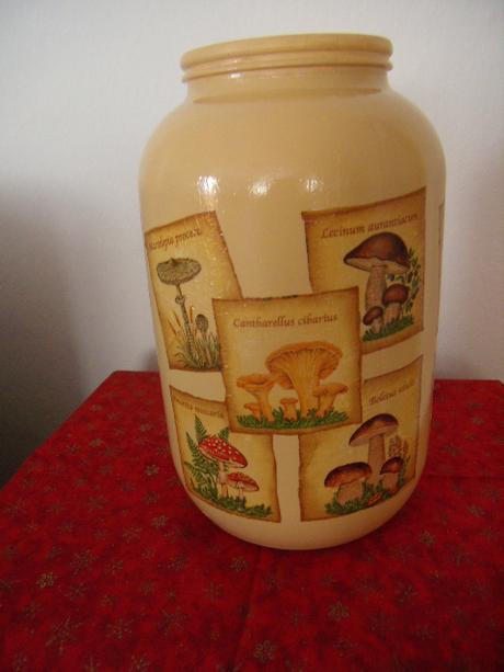 Veľká fľaša na sušené hríby,