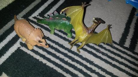 Dinosaury 3kusy,