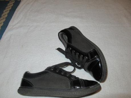 Čierne lakované topánky, 32