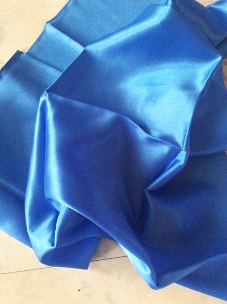 Saténová šatka, l