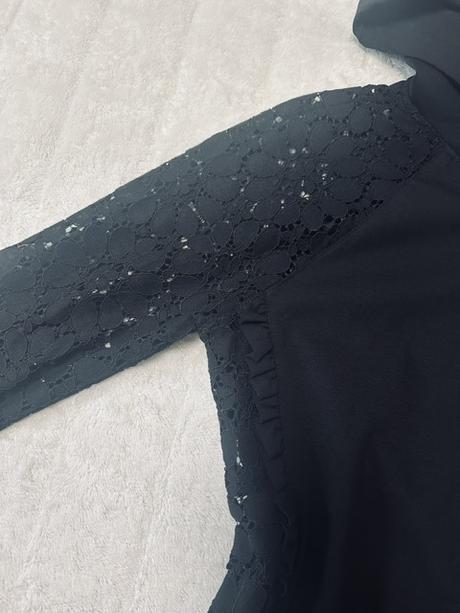 Čierna mikina na zips s volánikmi zn. liu jo, liu jo,l / m