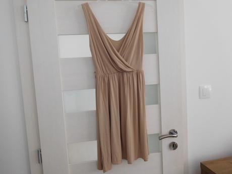 Šaty pružné mandľovej farby s,, s