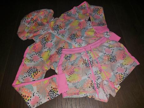 Uzasny farebny letny kompletik mikinky a krataskov, reserved,158