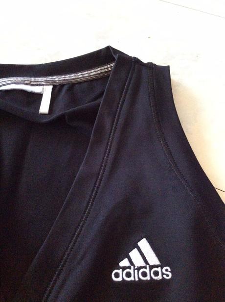 Tričko adidas, s