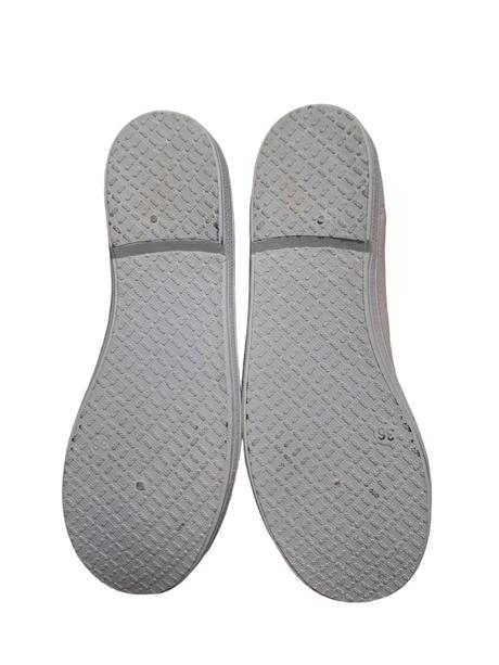 Dievčenské cvičky, 36