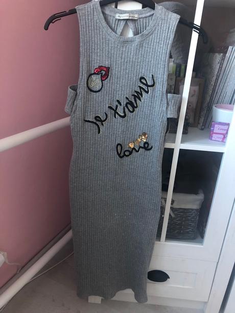 Priliehavé dlhšie šaty, s