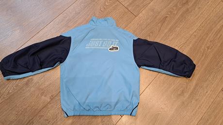 Prechodná vetrovka, nike,104