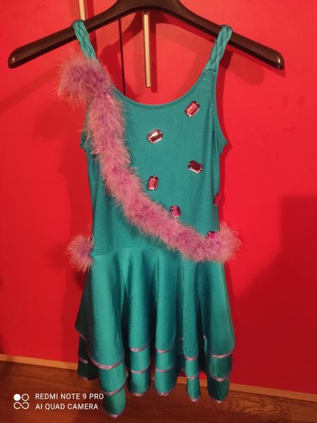 Tanečné šaty, 146