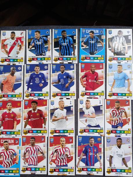 Futbalové kartičky panini fifa 365 adrenalyn, 