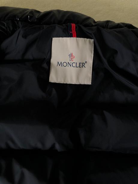 Moncler, 128