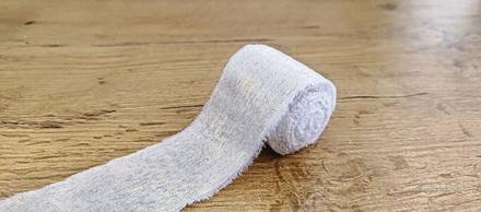 Ozdobná stuha 45 mm - biela so zlatým vláknom, 