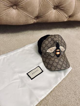 Gucci šiltovka, 134