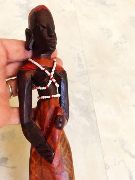 Drevená etno soška,