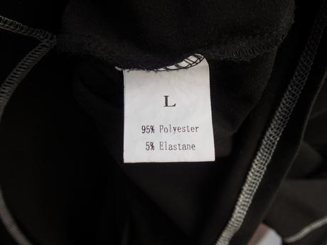 Čierne tričko so štepovaním, l