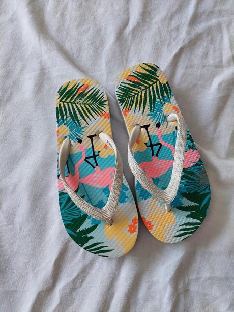 Žabky s plameniakom, 32