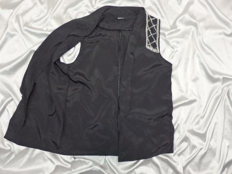 Kvalitná čierna vesta s korálkami, m