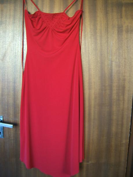 Červené šaty na ramienka, 36
