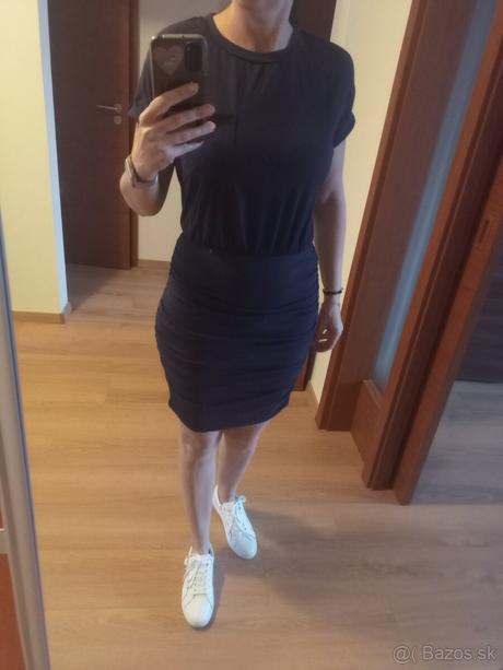 Letne tmavomodre saty, 