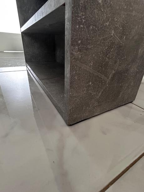 Bielosivy konferenčný stolik, 