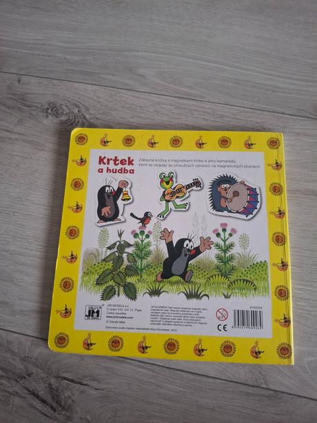 Kniha s magnetkami krtko a hudba + peciatky, 