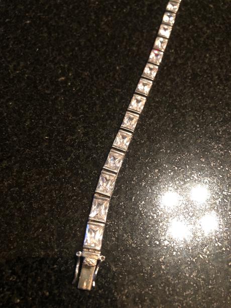 Strieborný naramok,