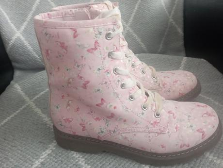 Motýlikove topánky, 33