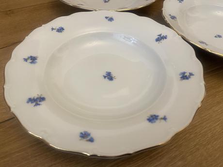 Hlboké taniere s kvetinovým vzorom, 