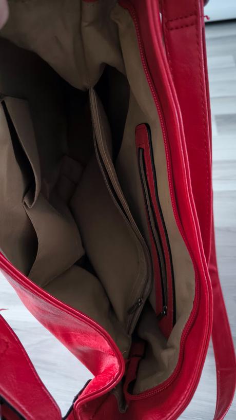 Červená kabelka, lara bags