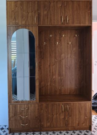 Vešiaková  skriňa, 